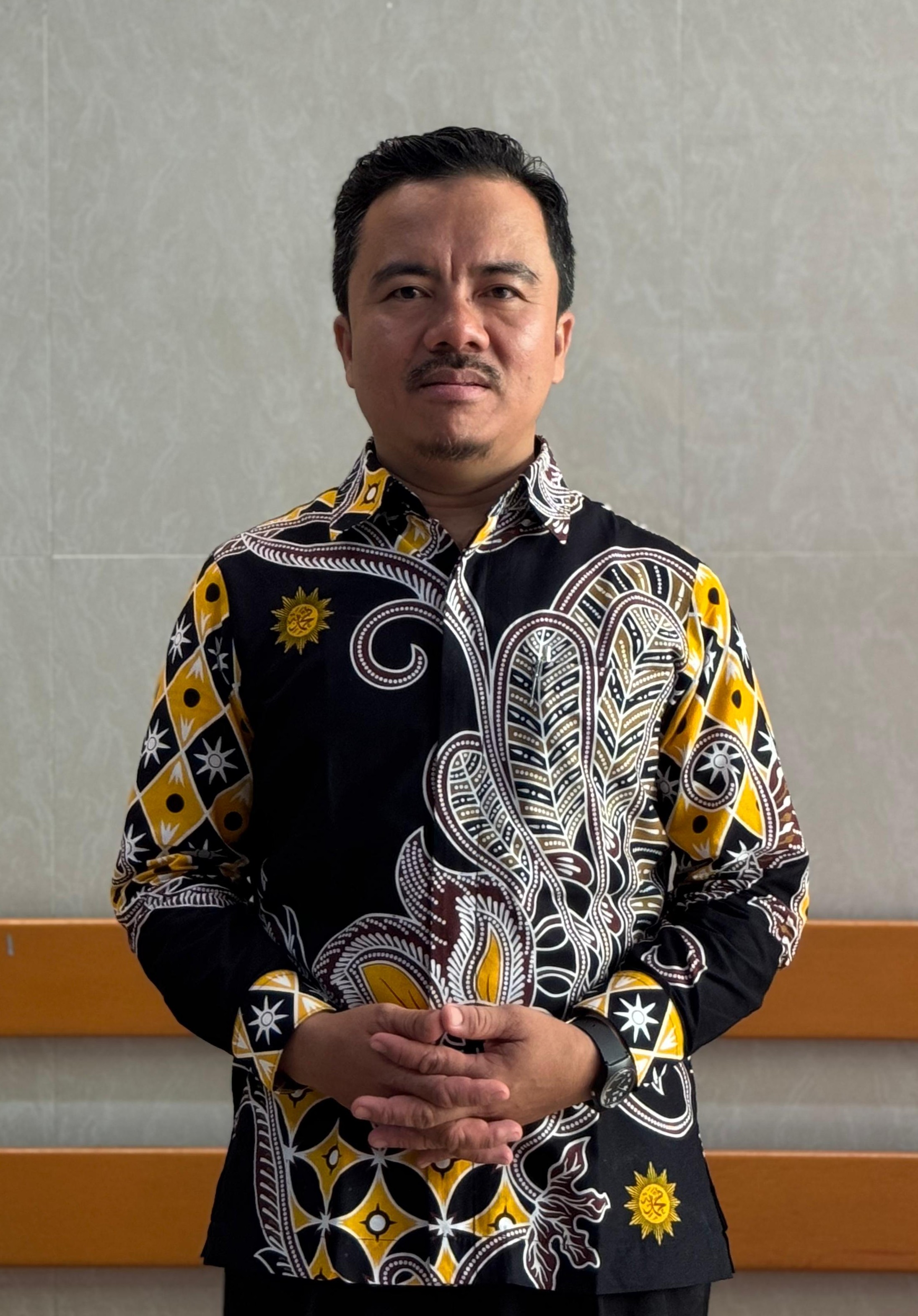 Dr. Hartono, MA.